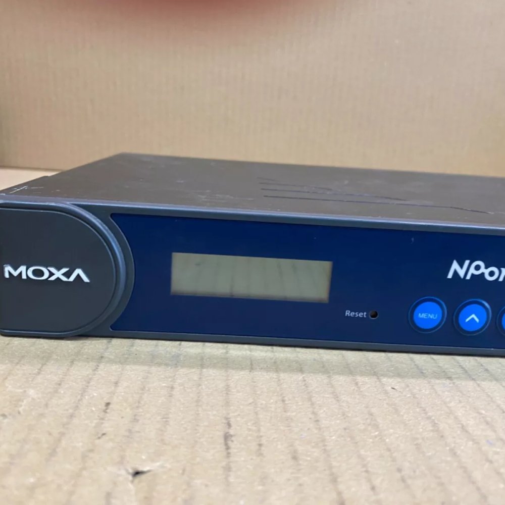 Industrial RS-232 Serial Device Server 8-Port Moxa Rackmount RJ45 100-240V