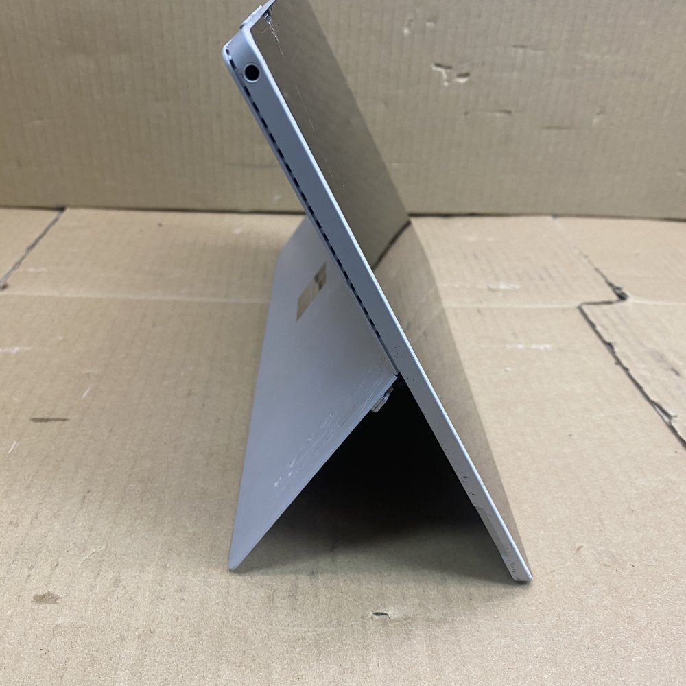 Microsoft Surface Pro 4 i5 256GB SSD 8GB RAM Windows 11 Touchscreen Cracked
