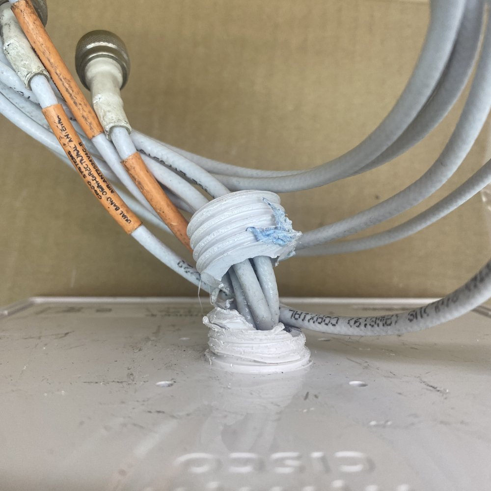 Dual-Band Omni Antennas Cisco AIR-ANT2524V4C-R MIMO 2.4/5GHz RP-TNC