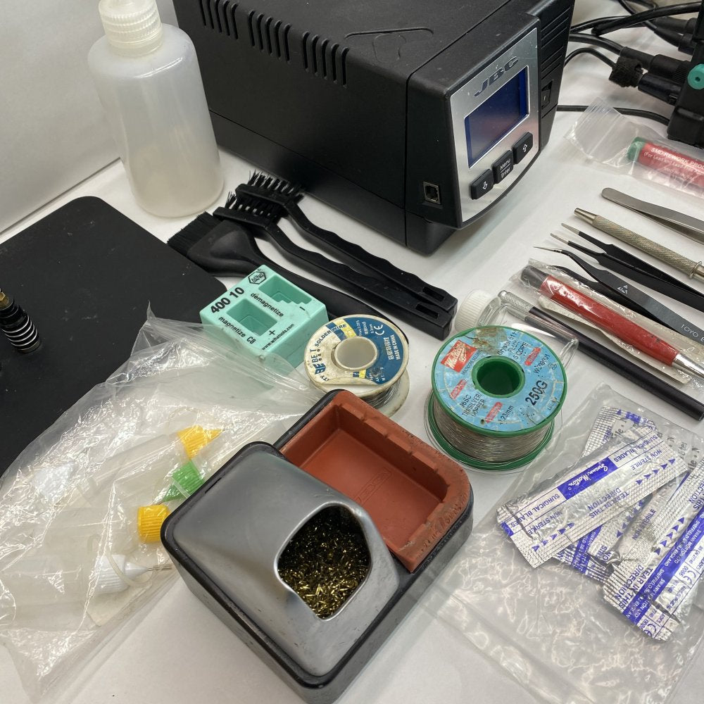 Professional Soldering Station Bundle JBC DD-2B, Fume Extractor, 150W 230V Kit