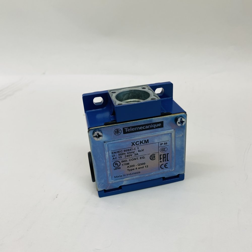 Telemecanique XCKM IP66 Limit Switch Enclosure 240V 3A Industrial Use