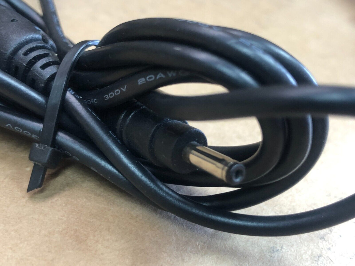 Power Supply Adapter Huntkey HKA03619021-6C 19V 2.1A Universal Charger
