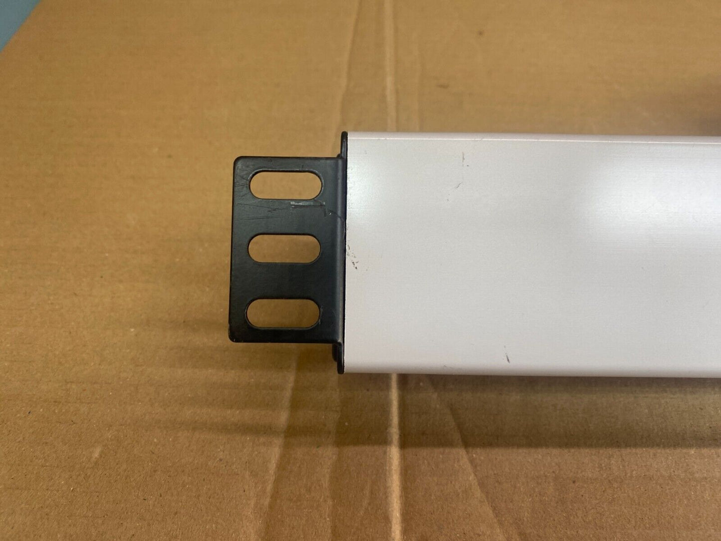 Vertical Power Distribution Unit 10-way Excel D32-10-EXL Rack-mount