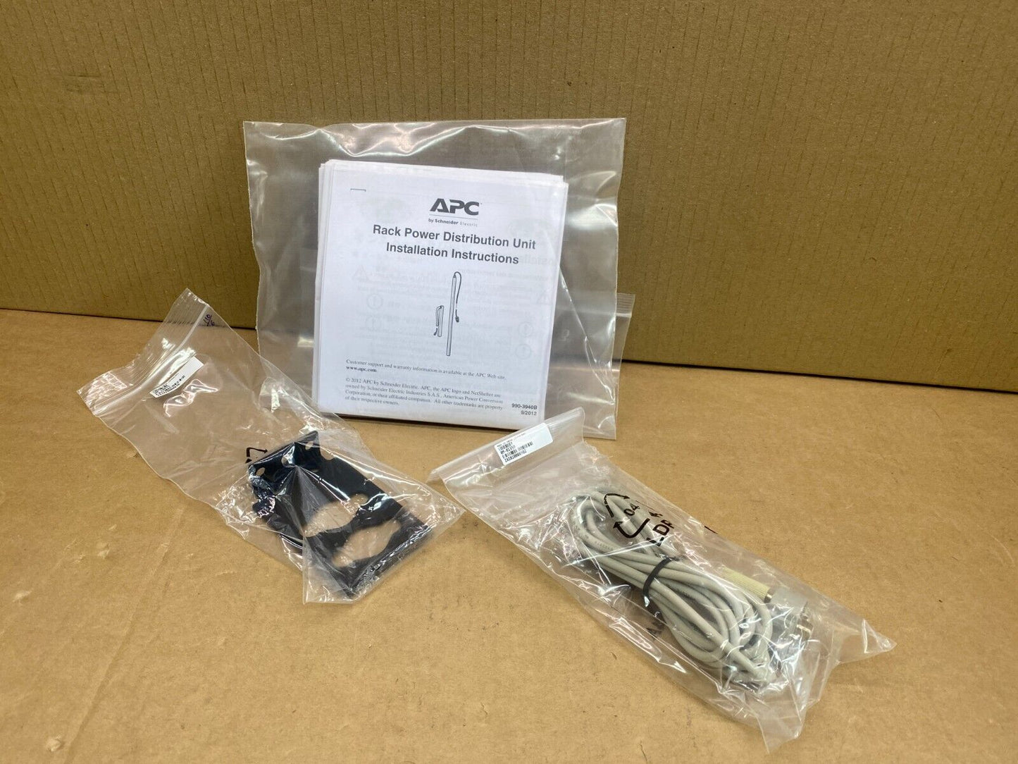 Industrial Metered Rack PDU Schneider APC AP8886 32A 22kW ZeroU 42 Outlets