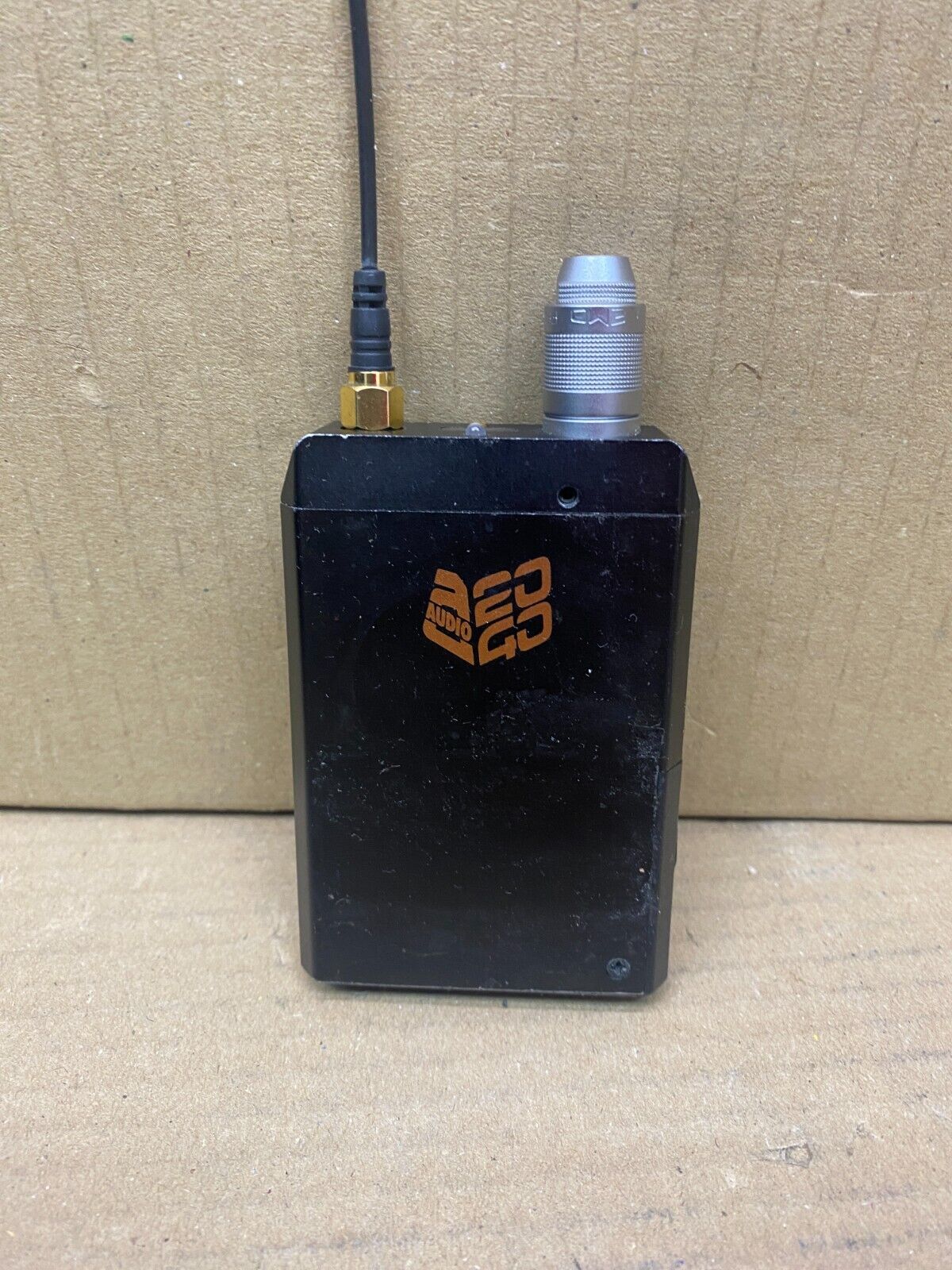 Wireless Audio Transmitter TX2040 Infrared Remote 470-1000MHz 50mW Unit