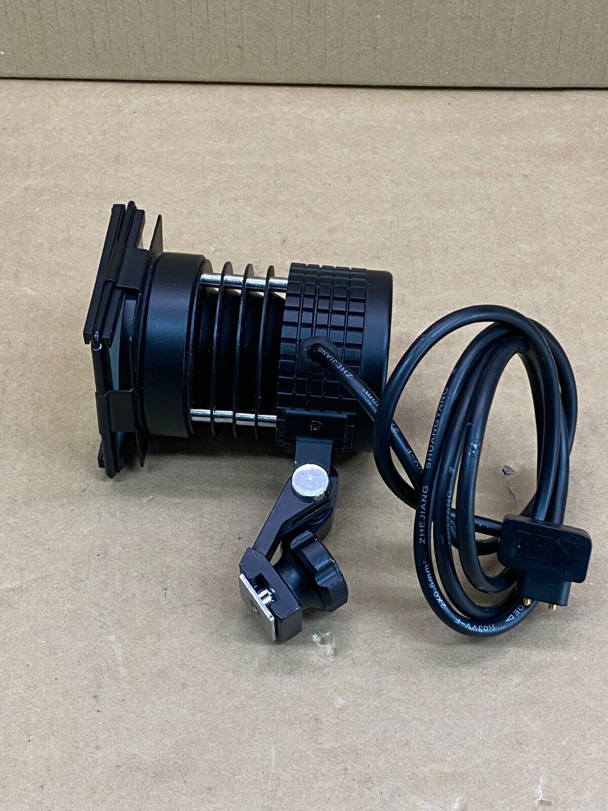 Ultralight LED Camera Light Portable Swivel Bracket 123 Lumens 1080p