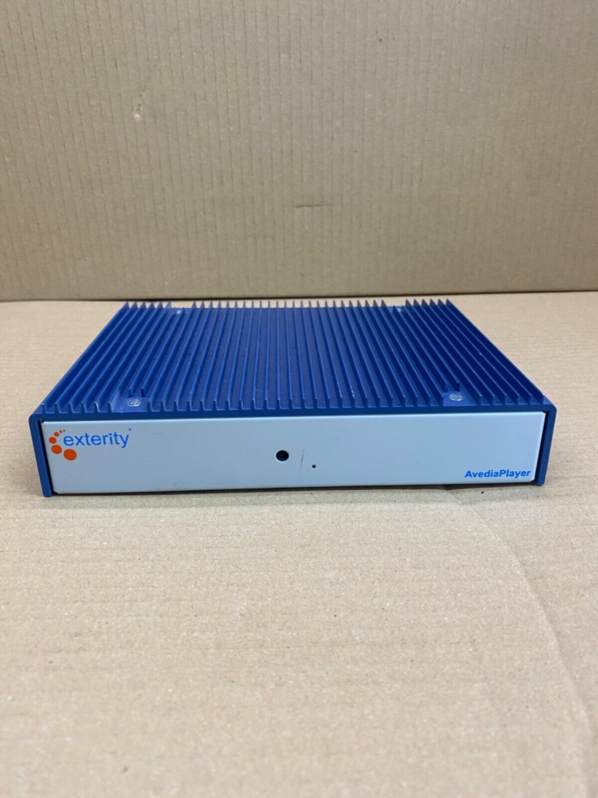 Broadcast UHD Set-Top Box 4K HDR PoE Exterity AVPLY-M9400 Ethernet