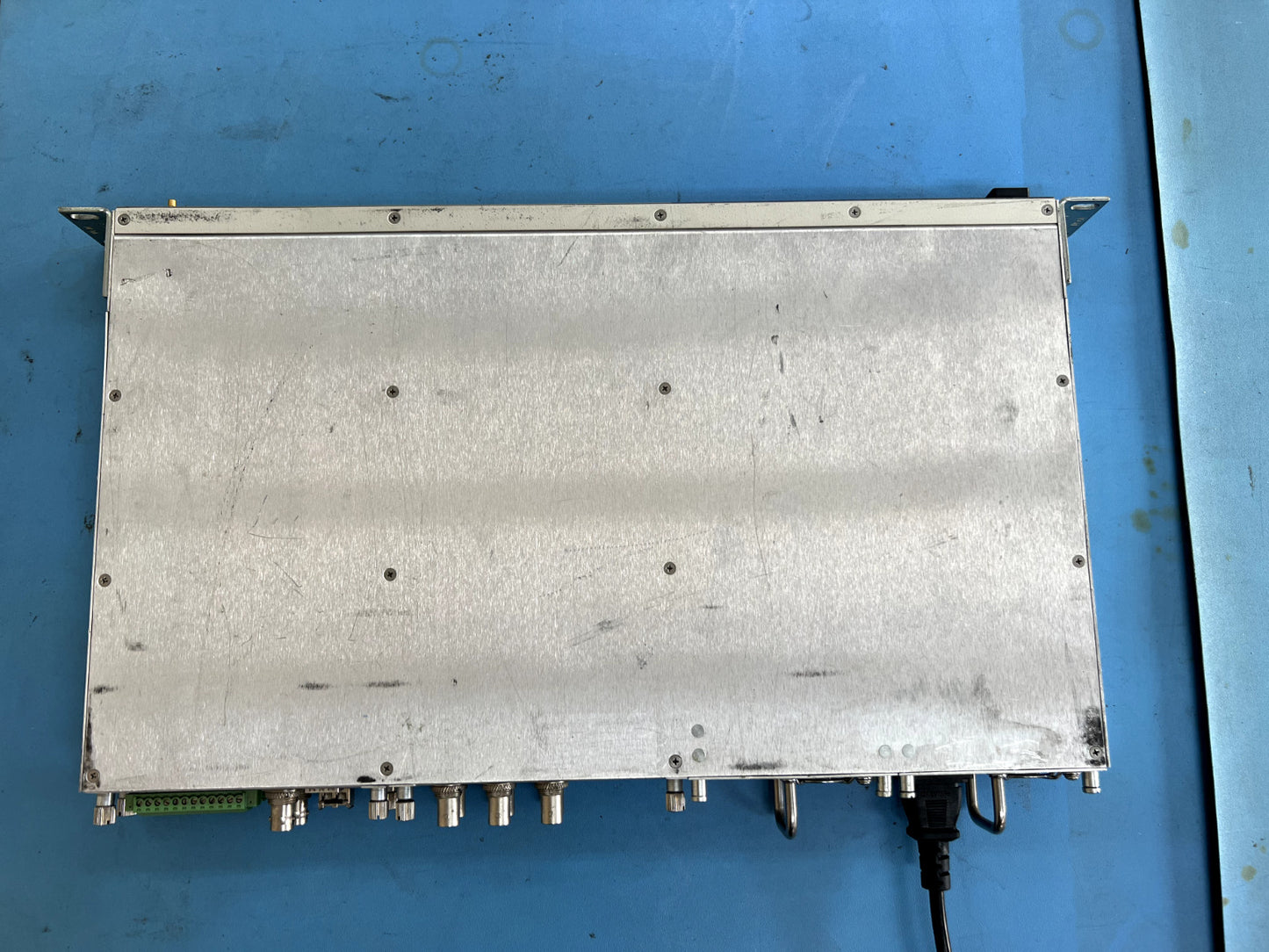 Professional DigiLink DL4000 Media Platform Chassis 4-Slot Fiber Hub