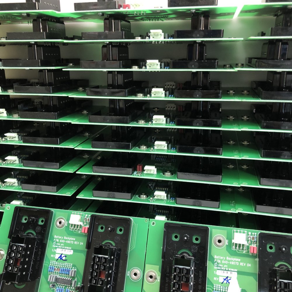 37 x APC UPS Battery Backplane 640-4907D REV 04 OEM Tested German Made