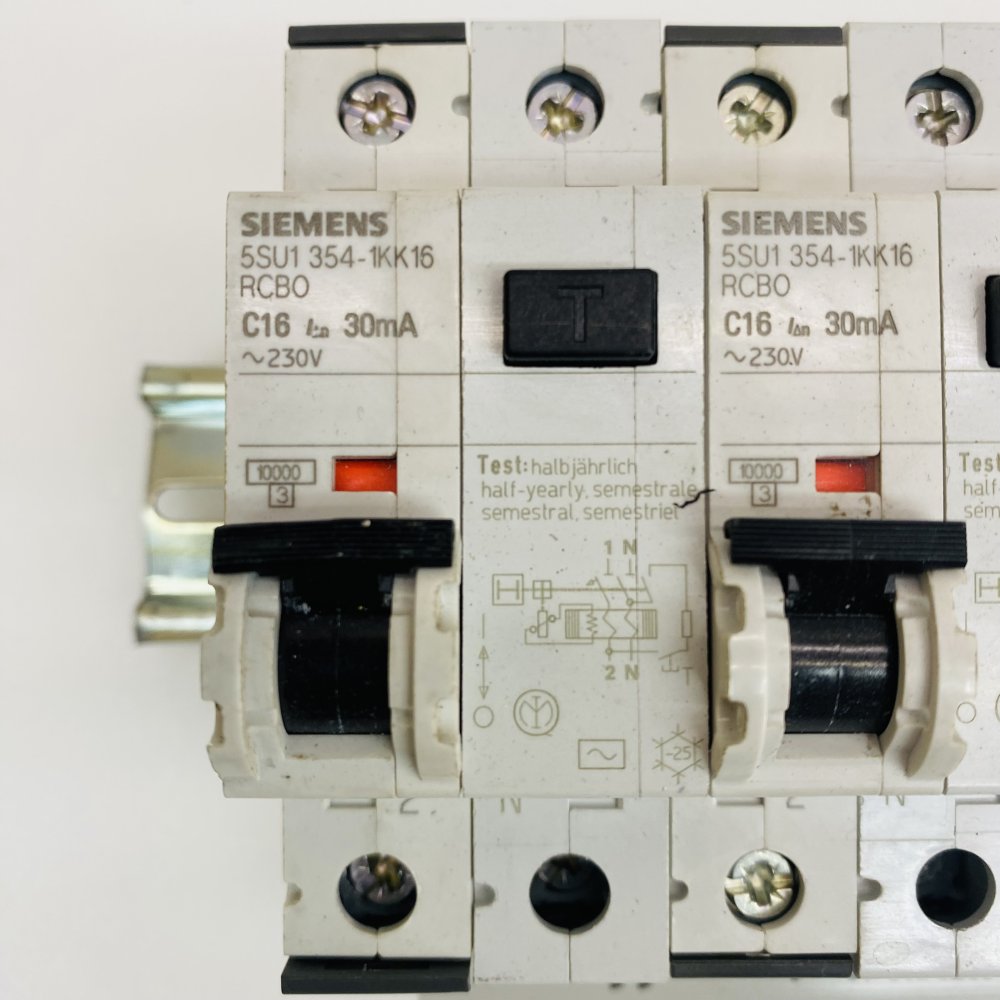 Siemens 5SU1 354-1KK16 RCBO C16 30mA 230V Circuit Breakers Lot Grade C