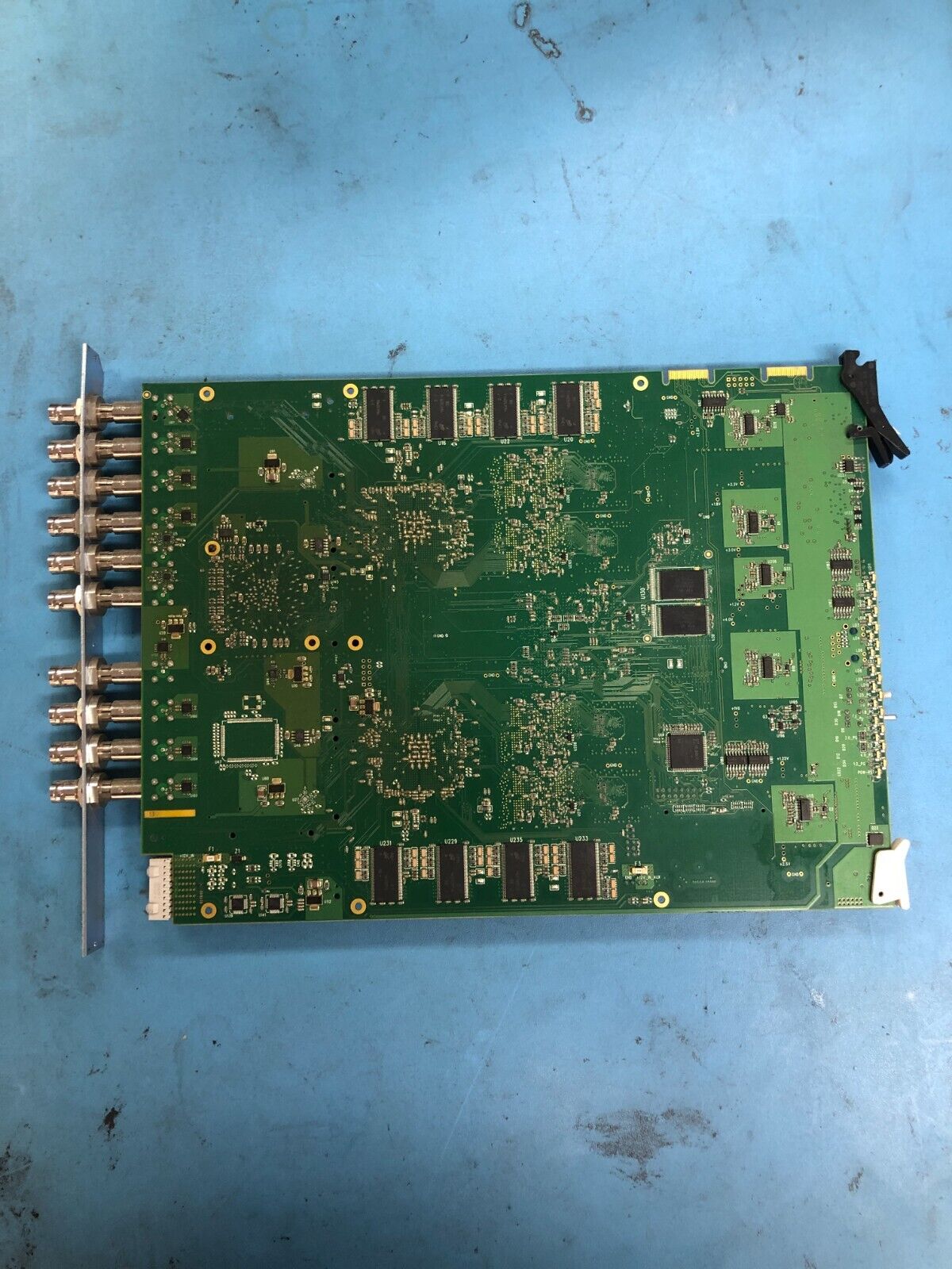 Broadcast Multiviewer Evertz 3000MVP 8CH SDI Rack-Mount 1080p Display