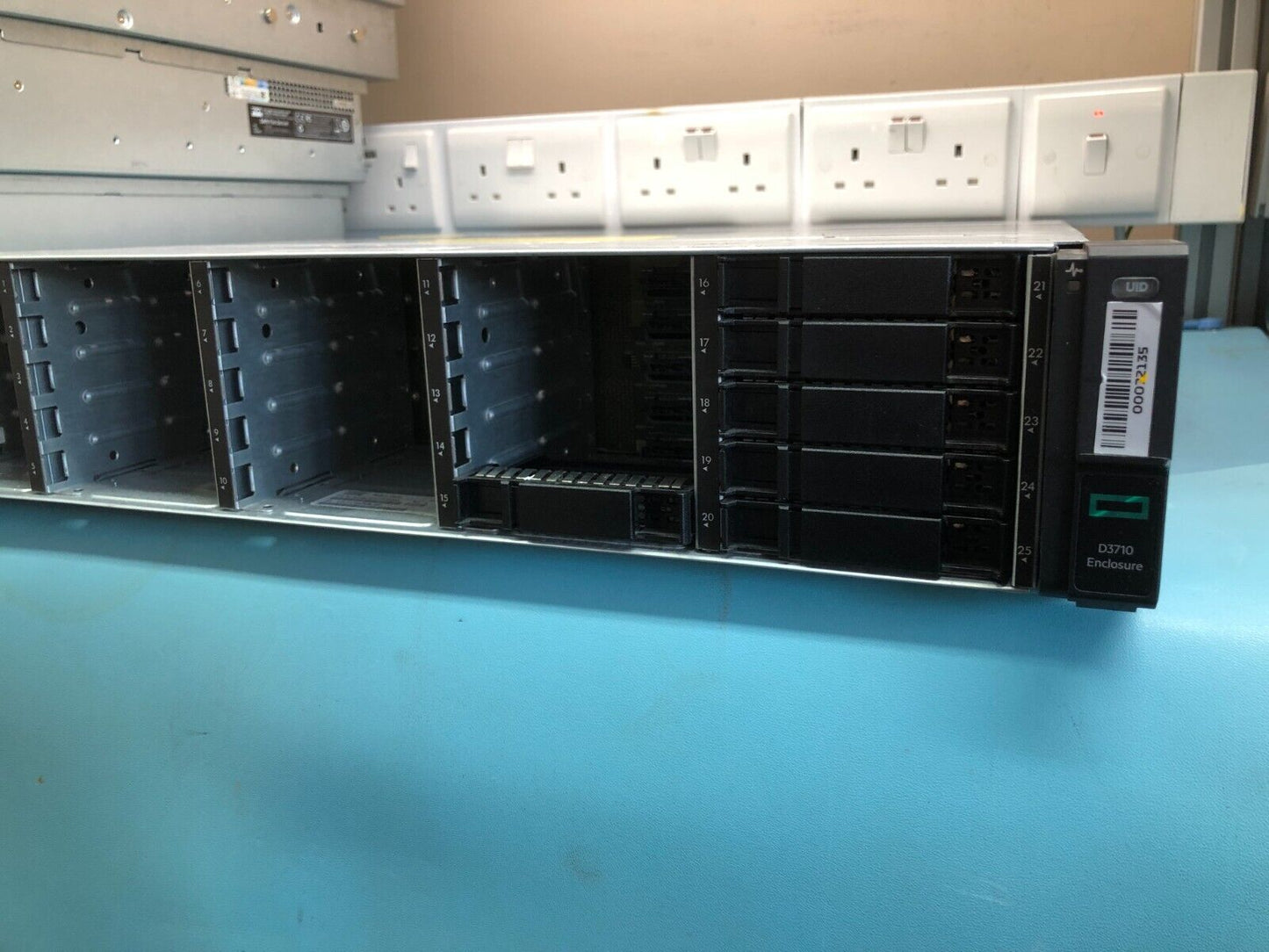 Professional 12Gb SAS Storage Enclosure HPE D3710 2U 25 Bay RAID Rack