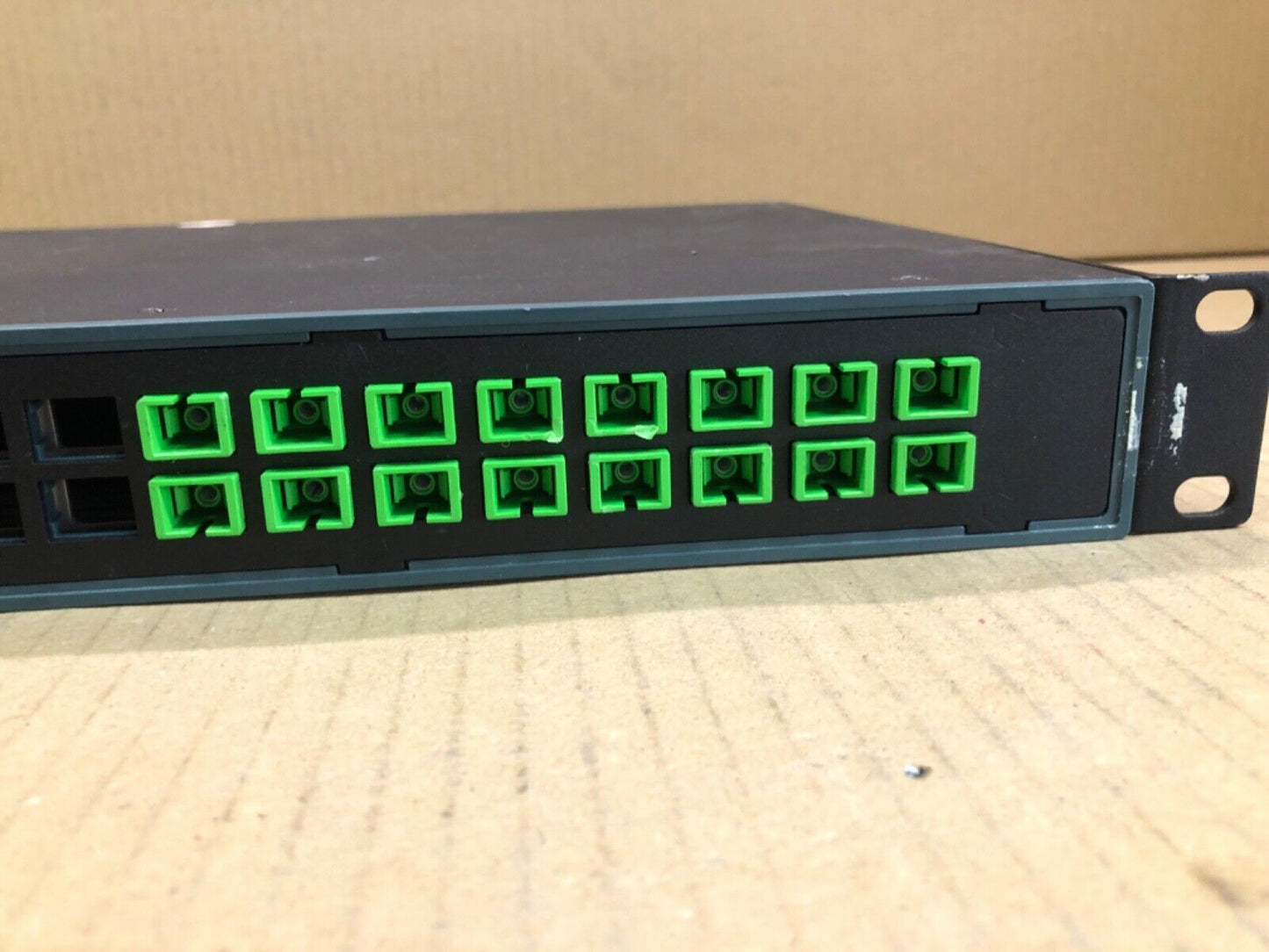 Fiberstore 16-Channel CWDM Demux SC/UPC 1550nm Rack-Mount Multiplexer