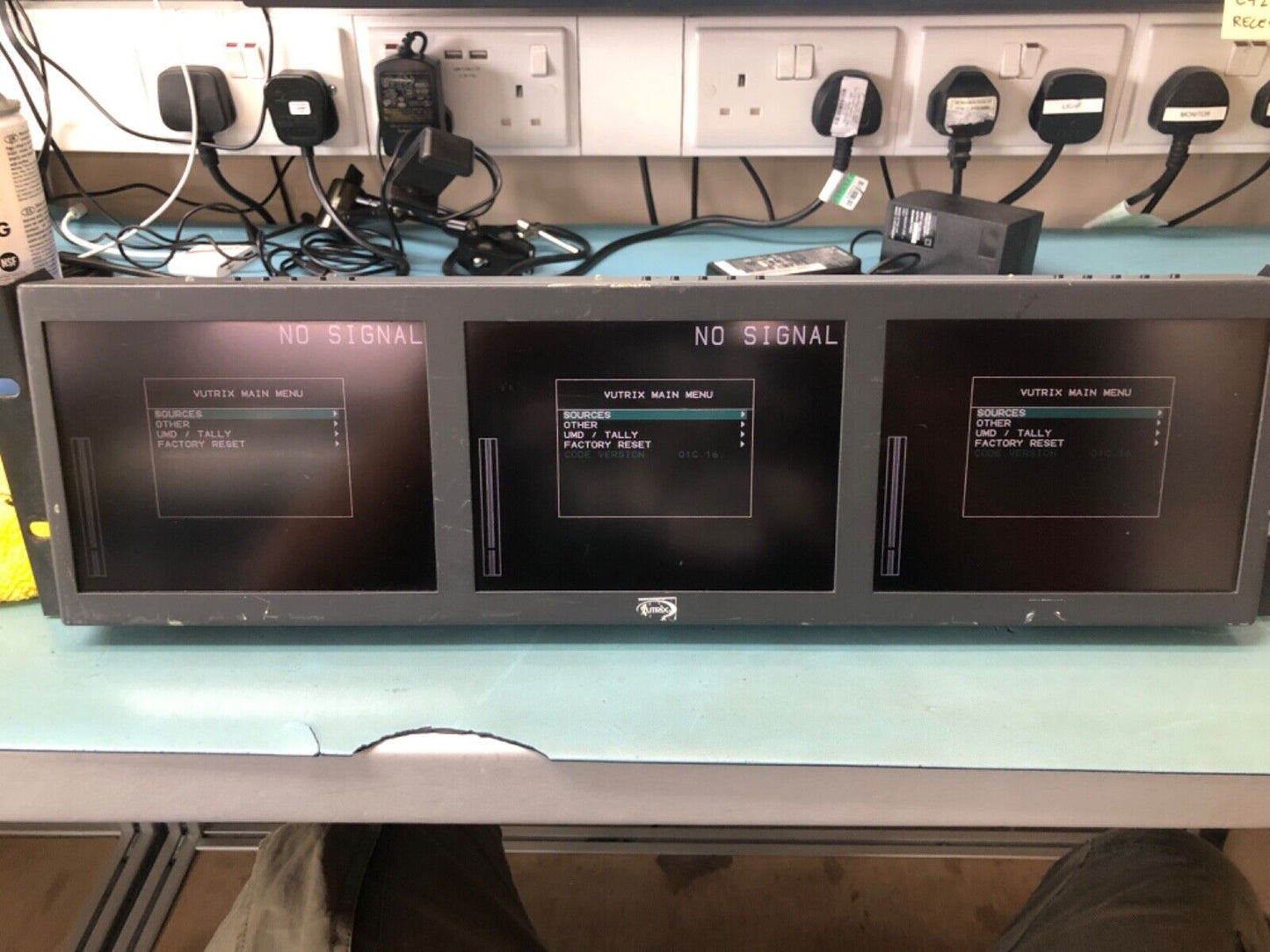 Broadcast Triple 6.4 Inch HD-SDI SD-SDI LCD Monitor Rack-Mount Vutrix