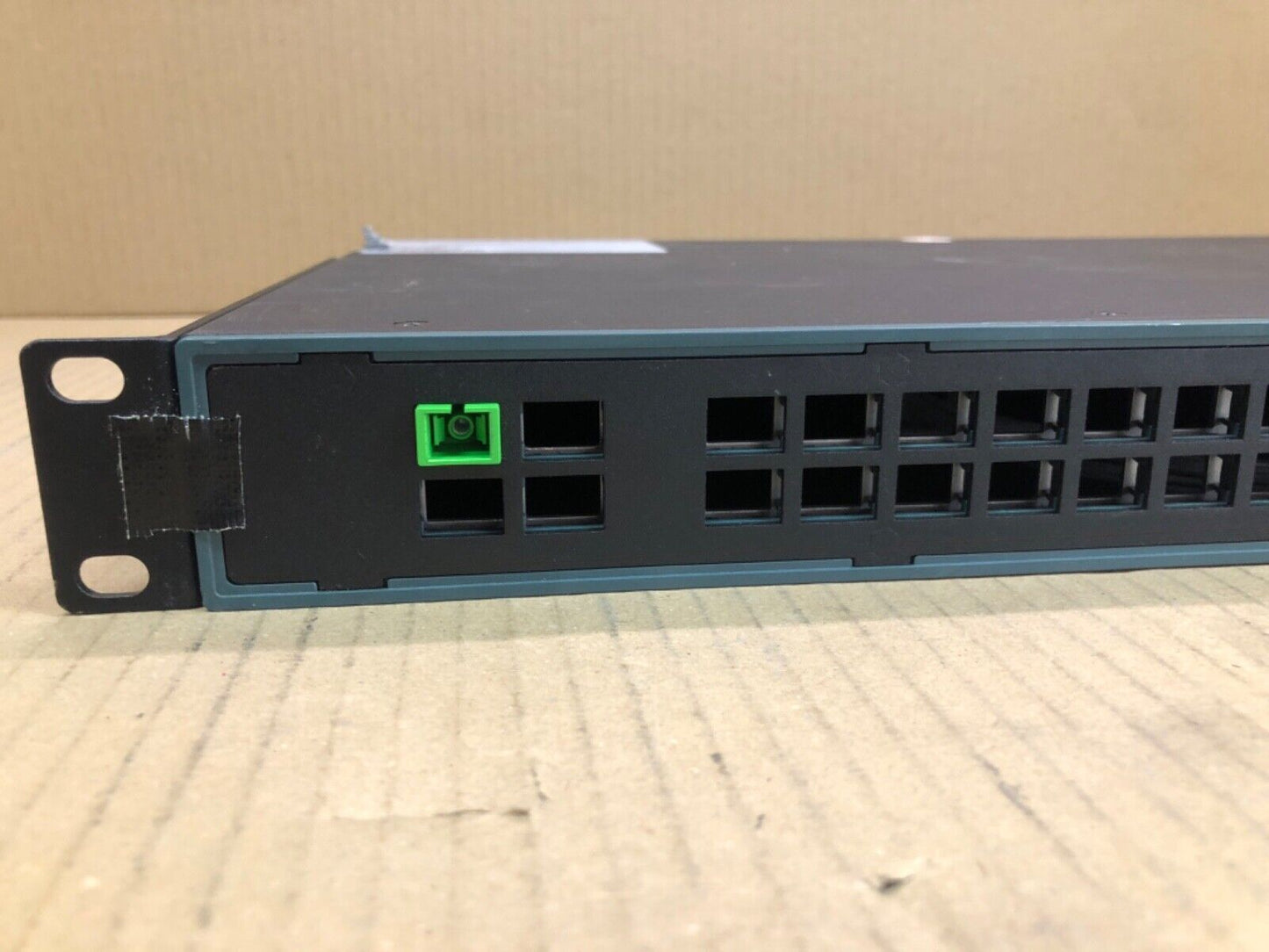 Fiberstore 16-Channel CWDM Demux SC/UPC 1550nm Rack-Mount Multiplexer