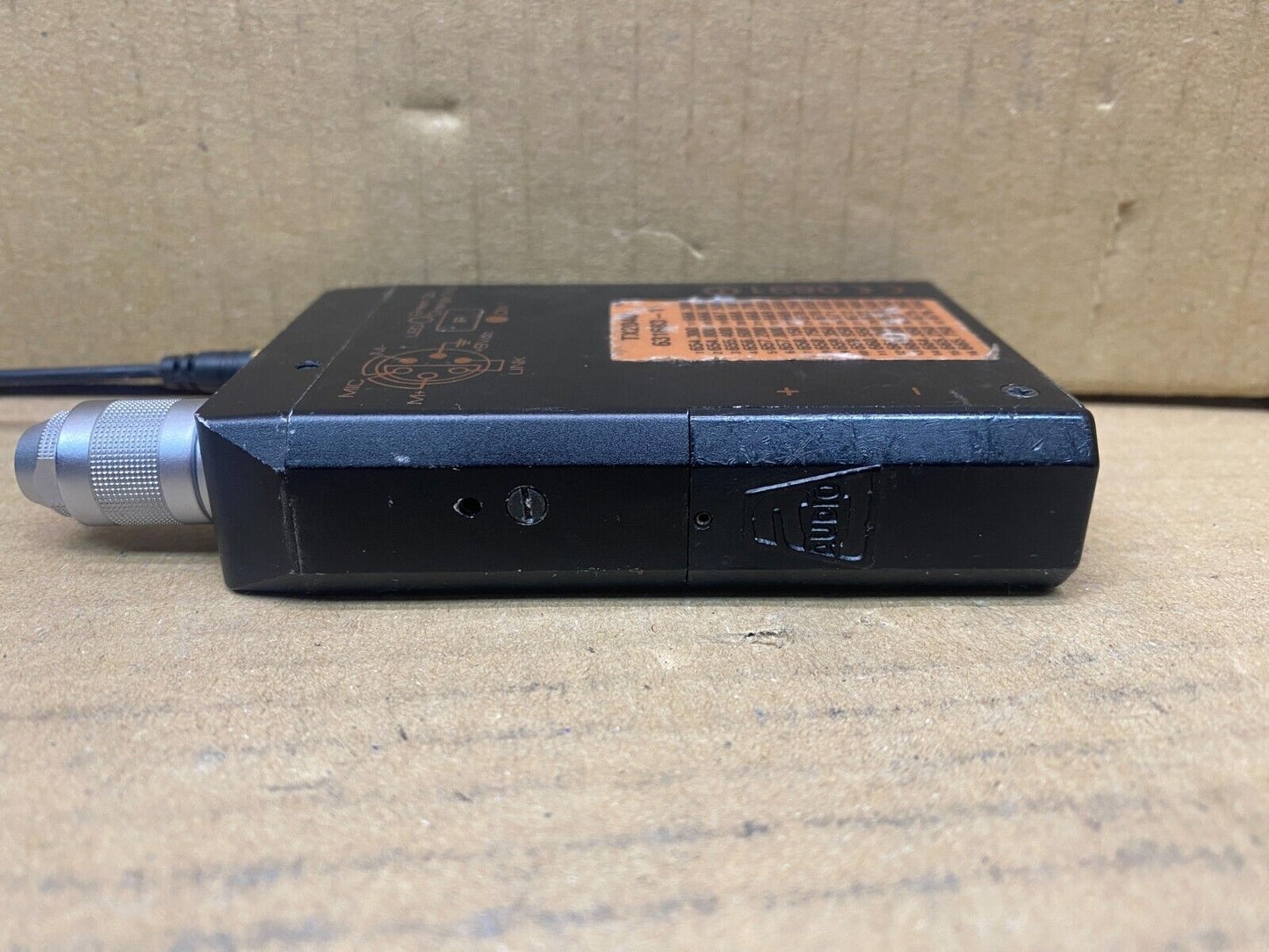 Wireless Audio Transmitter TX2040 Infrared Remote 470-1000MHz 50mW Unit