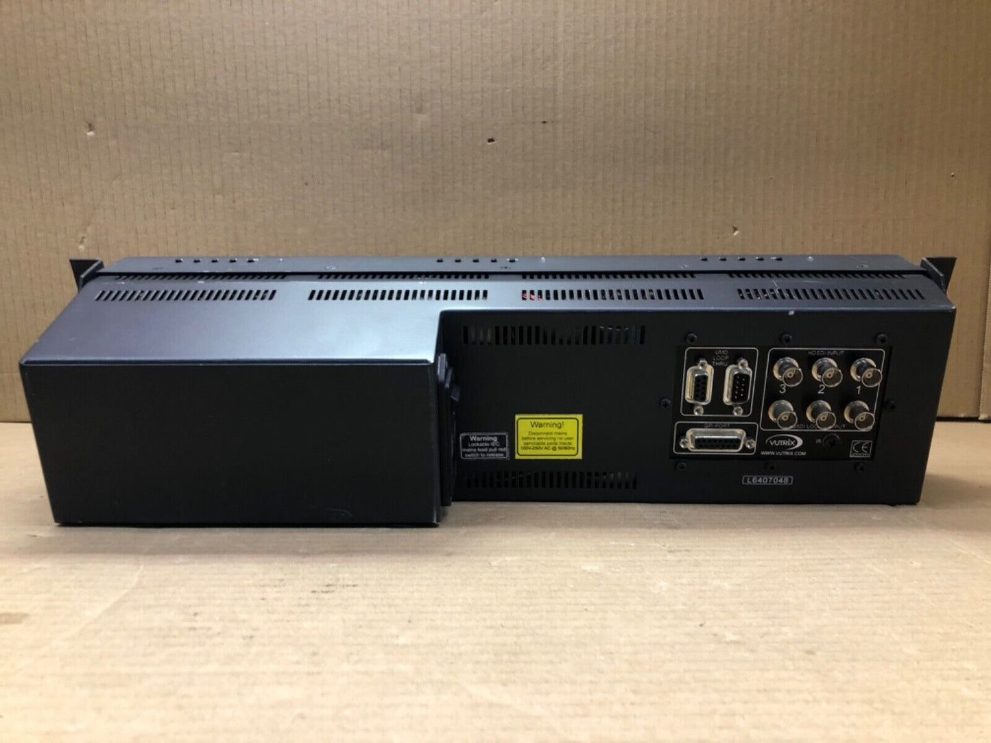 Broadcast Triple 6.4 Inch HD-SDI SD-SDI LCD Monitor Rack-Mount Vutrix