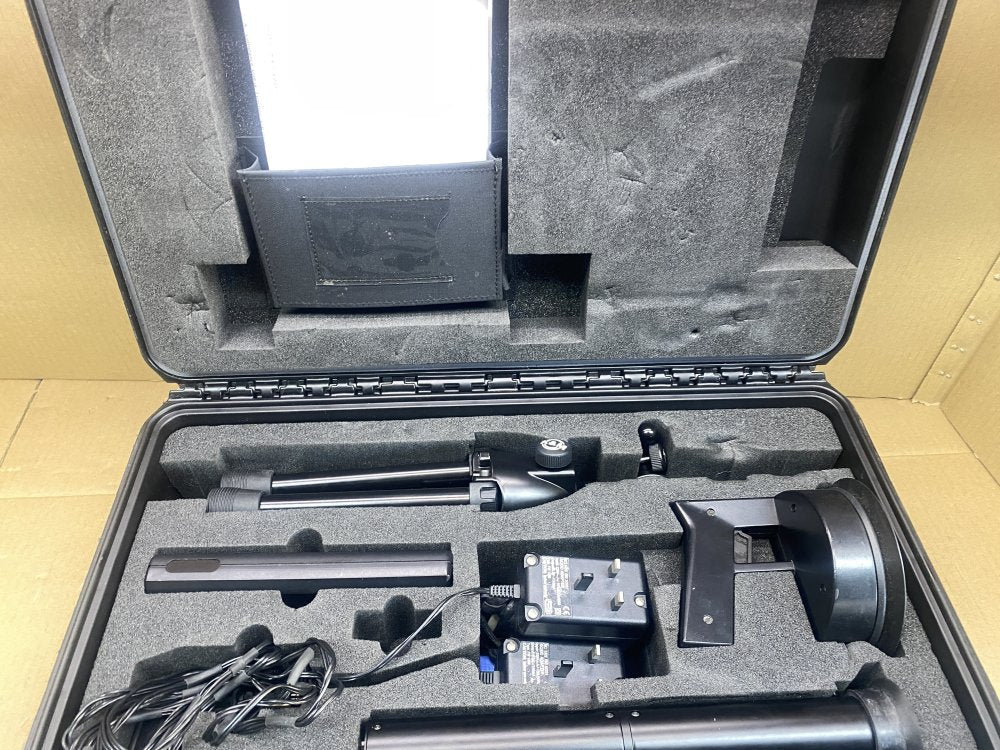 CRT HDTV Colour Analyser PM 5639 Portable PC-Compatible 64x128 LCD Display