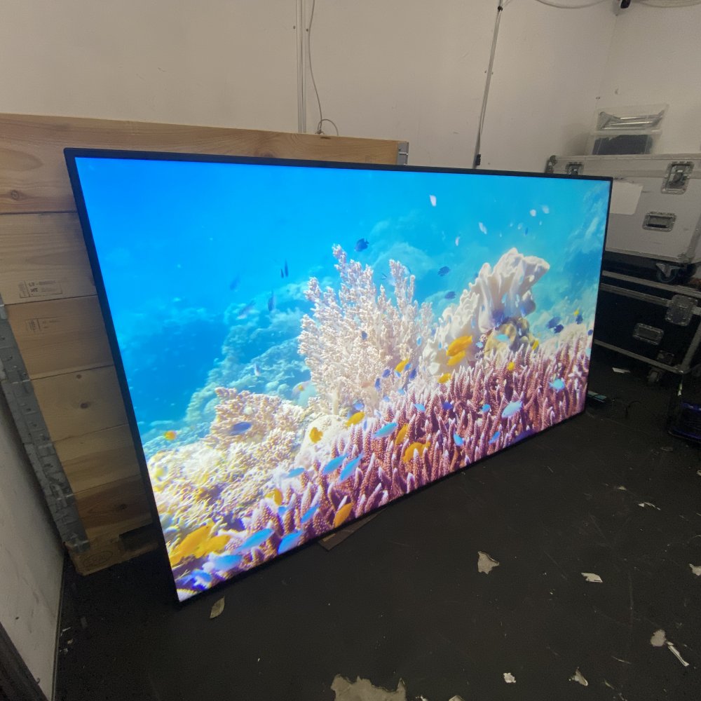 Professional 4K UHD Smart Signage Monitor, Samsung QM98F, HDMI USB 98" Display