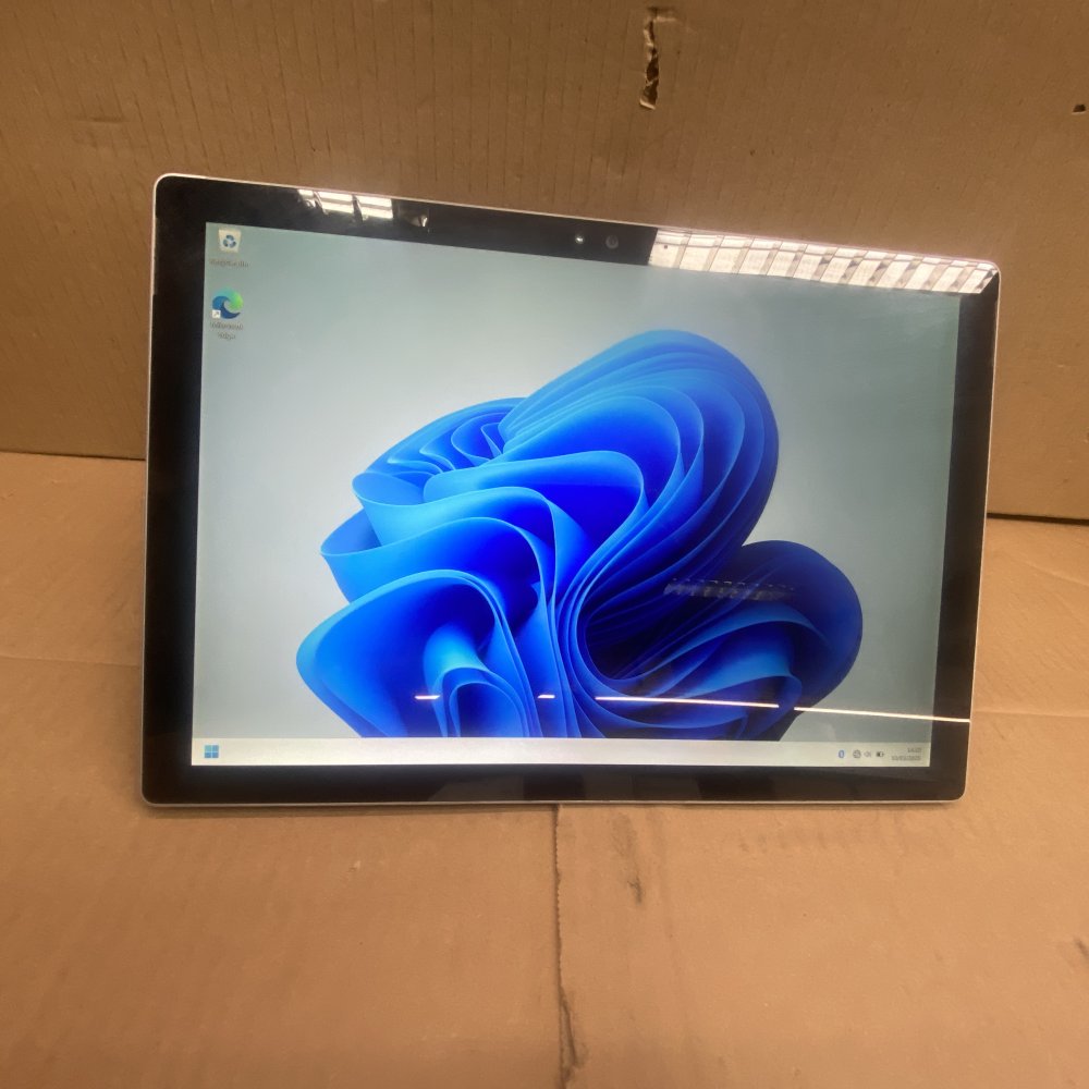 Microsoft Surface Pro 4 i5 Tablet 8GB RAM 256GB SSD Win11 Pro Dock