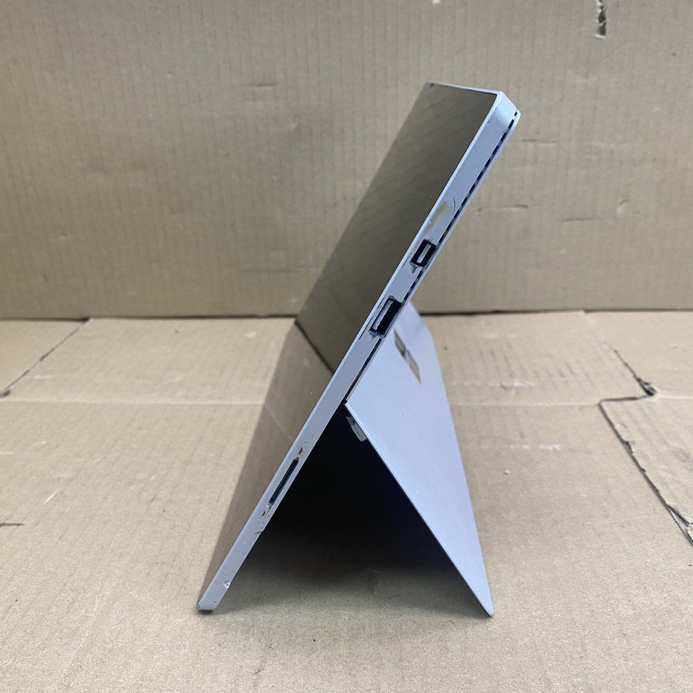 Microsoft Surface Pro 4 i5 256GB SSD 8GB RAM Windows 11 Touchscreen Cracked