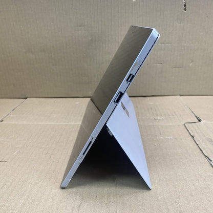 Microsoft Surface Pro 4 i5 256GB SSD 8GB RAM Windows 11 Touchscreen Cracked