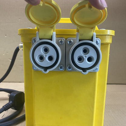 Portable Transformer Carroll & Meynell 1.5kVA 230V to 110V IP44 Tool