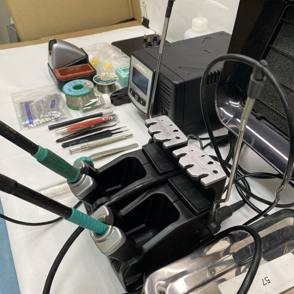 Professional Soldering Station Bundle JBC DD-2B, Fume Extractor, 150W 230V Kit