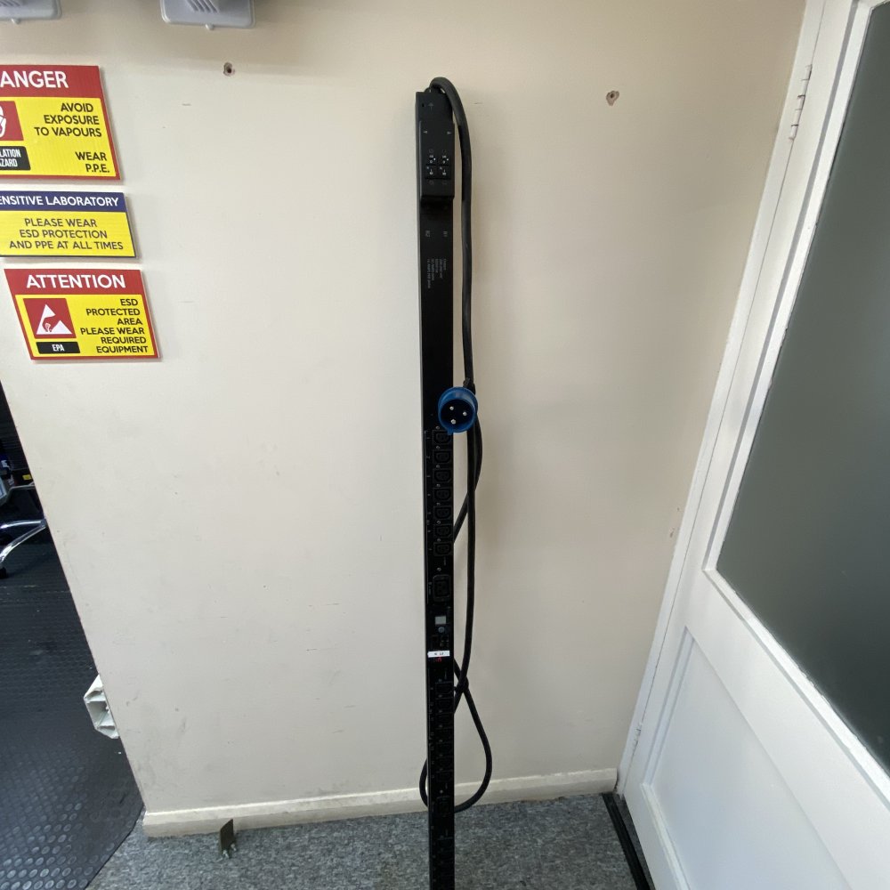 Switched Metered PDU, APC AP7953 32A,Rack-Mount, Data Centre - FULLY TESTED