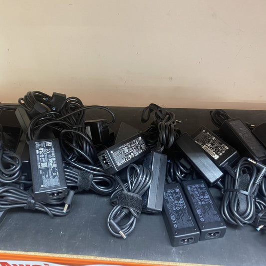 55 x Bulk HP Blue Tip Chargers with Mixed Watts