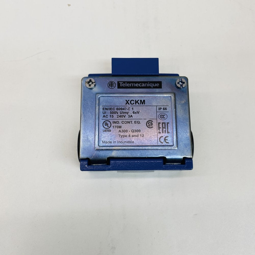 Industrial Limit Switch Enclosure IP66 Type4/12 Telemecanique XCKM 240V 3A