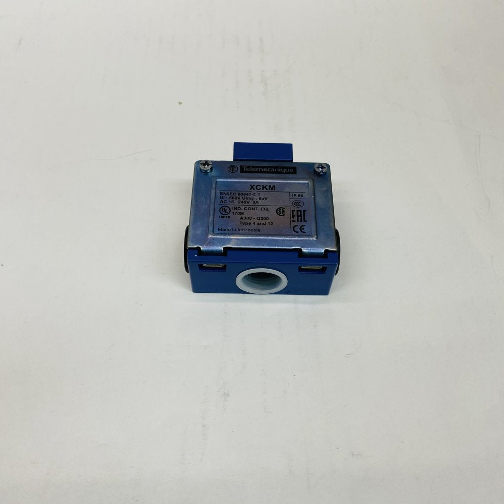 Industrial Limit Switch Enclosure IP66 Type4/12 Telemecanique XCKM 240V 3A