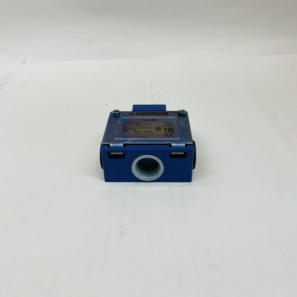 Industrial Limit Switch Enclosure IP66 Type4/12 Telemecanique XCKM 240V 3A