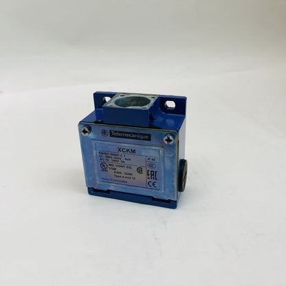 Industrial Limit Switch Enclosure IP66 Type4/12 Telemecanique XCKM 240V 3A