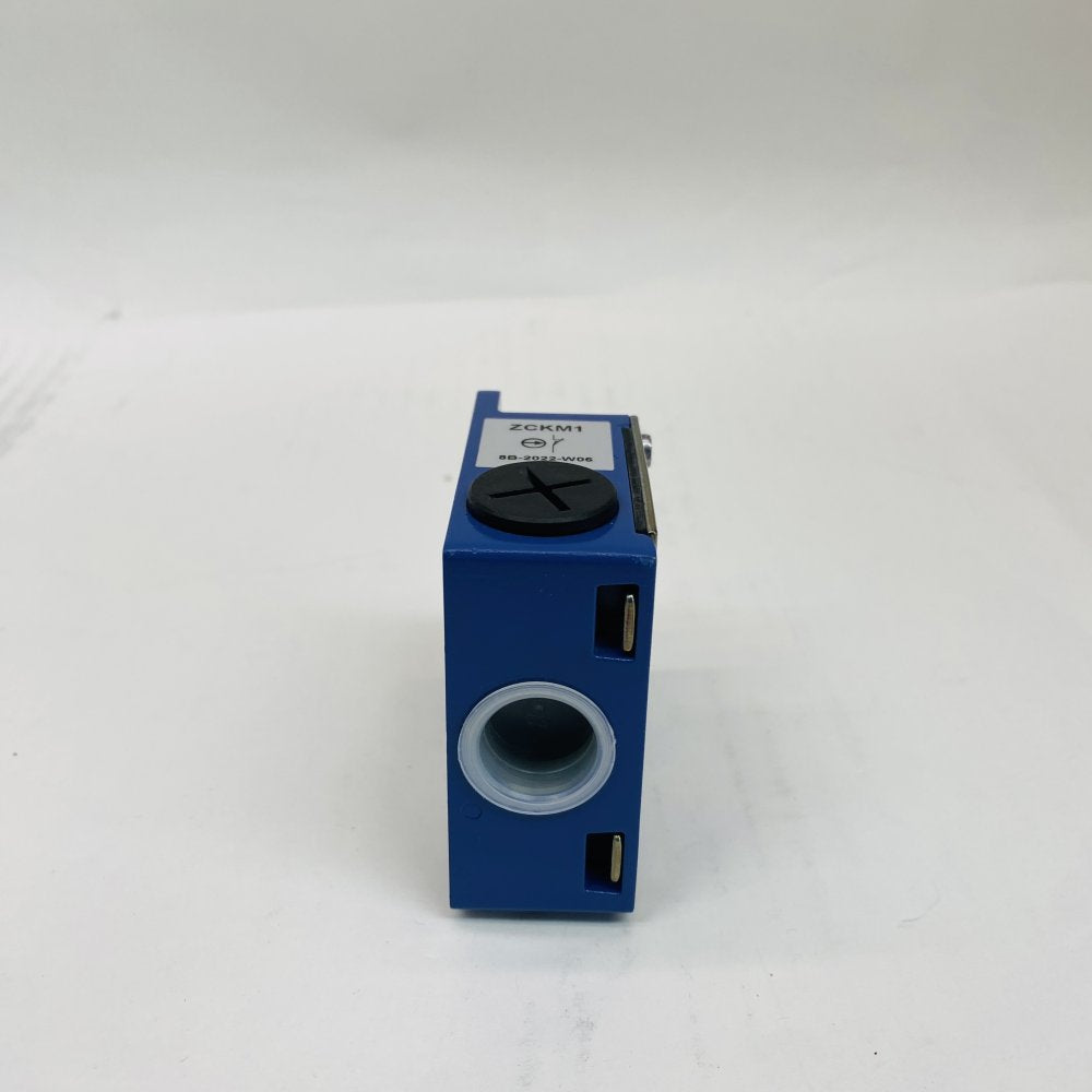 Industrial Limit Switch Enclosure IP66 Type4/12 Telemecanique XCKM 240V 3A