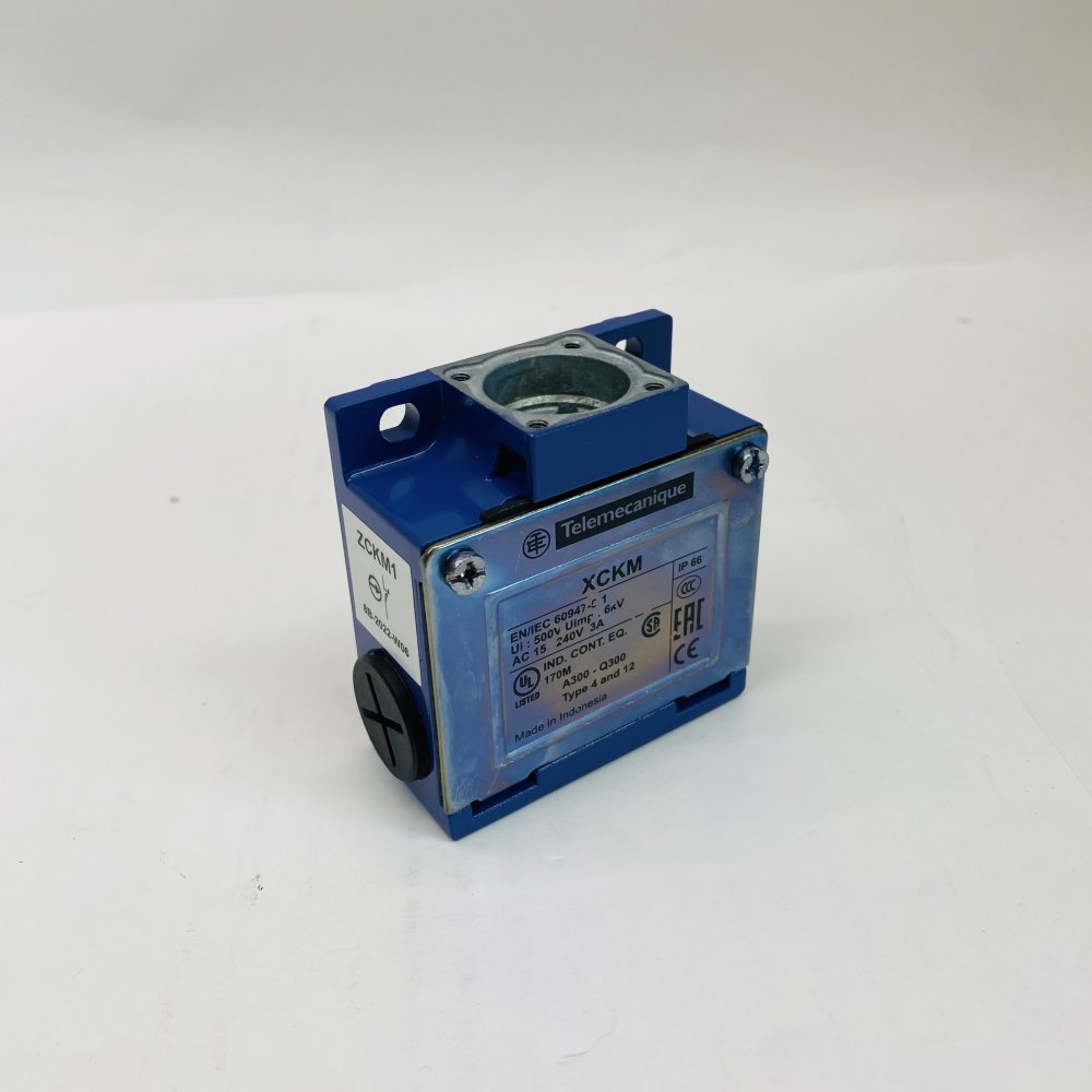 Industrial Limit Switch Enclosure IP66 Type4/12 Telemecanique XCKM 240V 3A