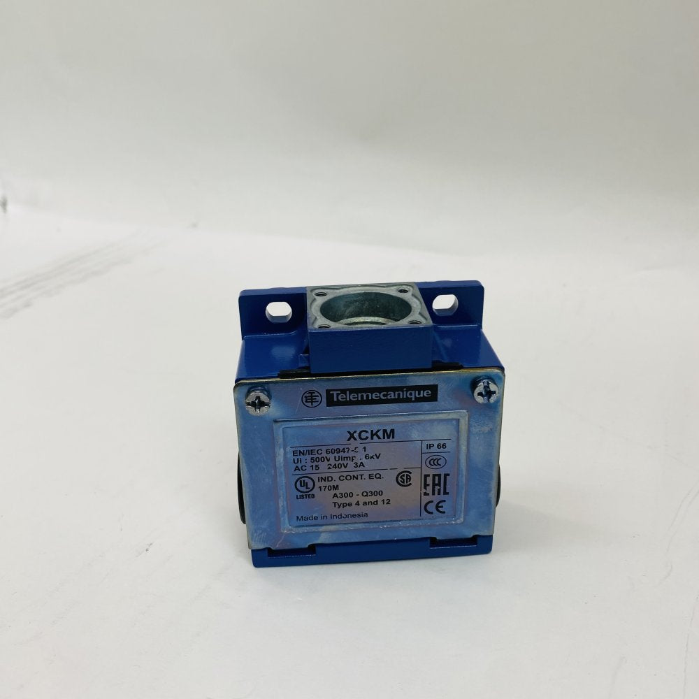 Industrial Limit Switch Enclosure IP66 Type4/12 Telemecanique XCKM 240V 3A