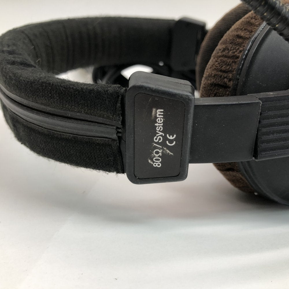 Professional Noise-Canceling Headset Microphone beyerdynamic DT 290 XLR Studio