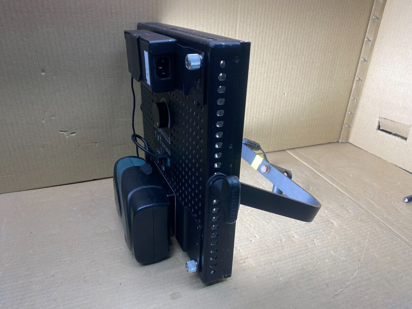 Litepanels 1x1 Flood LED Light 50° 5600K V-Mount Battery Studio Kit