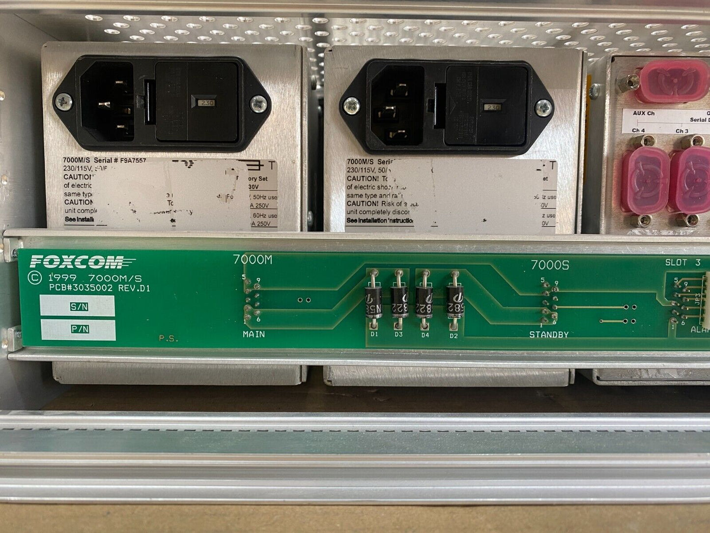 Foxcom 8-Slot Rackmount Chassis w/ 4x Gold L-Band Receivers 85080 Used