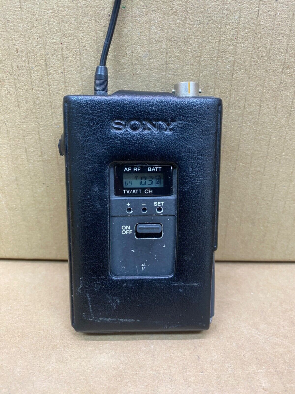 Professional UHF Synthesized Audio Transmitter Sony WRT-820 Black