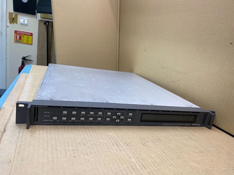 Tektronix TG700 SD/HD/3G Multi-Format Video Signal Generator 1U Rack