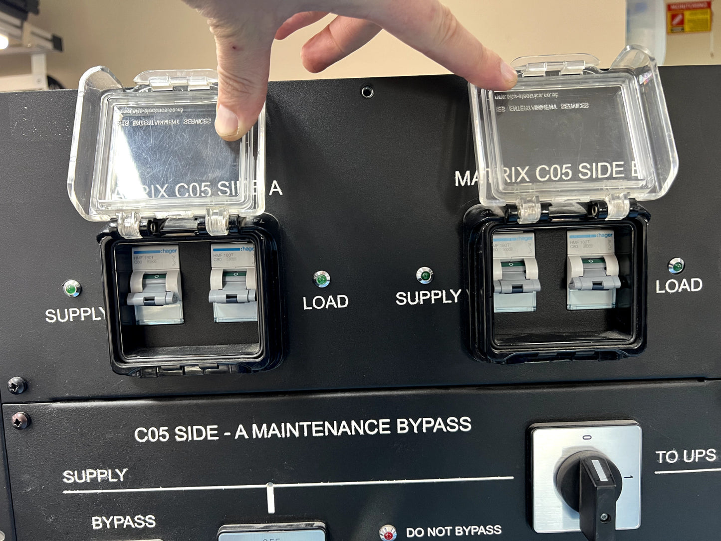 Dual-Side Rack-Mount UPS Bypass Panel, Enhanced Power Distribution