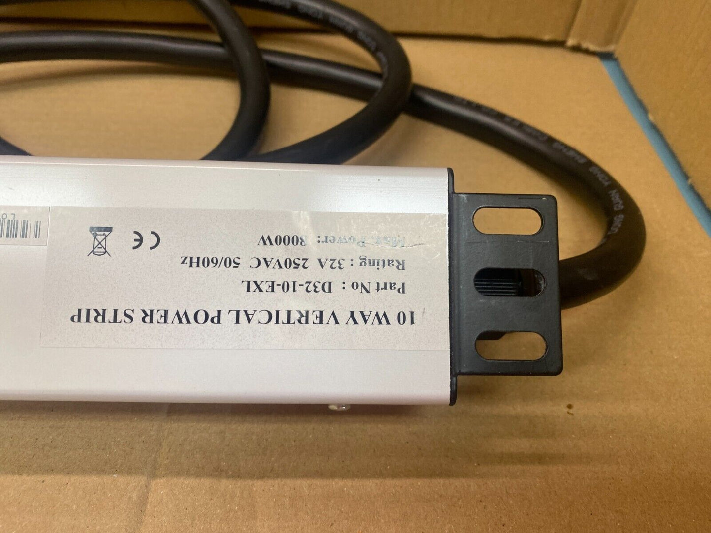 Vertical Power Distribution Unit 10-way Excel D32-10-EXL Rack-mount