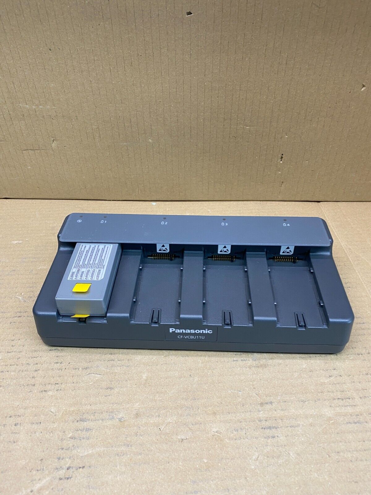 Panasonic Battery Charger Professional , 4 Bay  CF-VCBU11U, Rechargeable