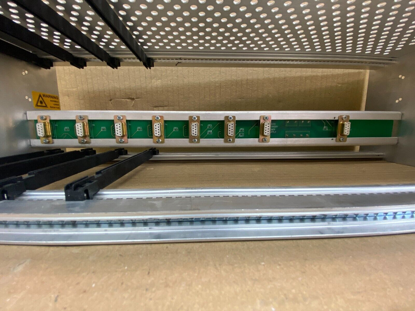 Foxcom 8-Slot Rackmount Chassis w/ 4x Gold L-Band Receivers 85080 Used