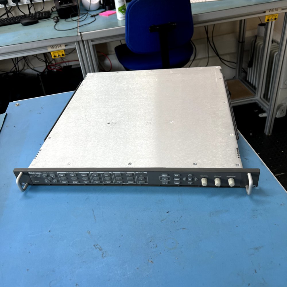 Tektronix WVR7020 Waveform Monitor SDI HDMI 1080p Faulty Broadcast Unit