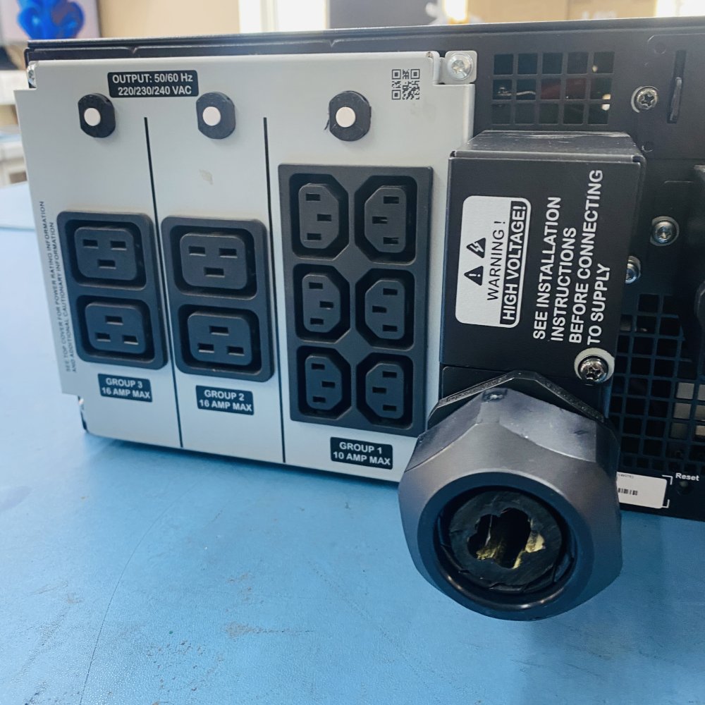 APC SRT6KRMXLI 6kVA Rack UPS 230VAC Sinewave IEC USB Ethernet