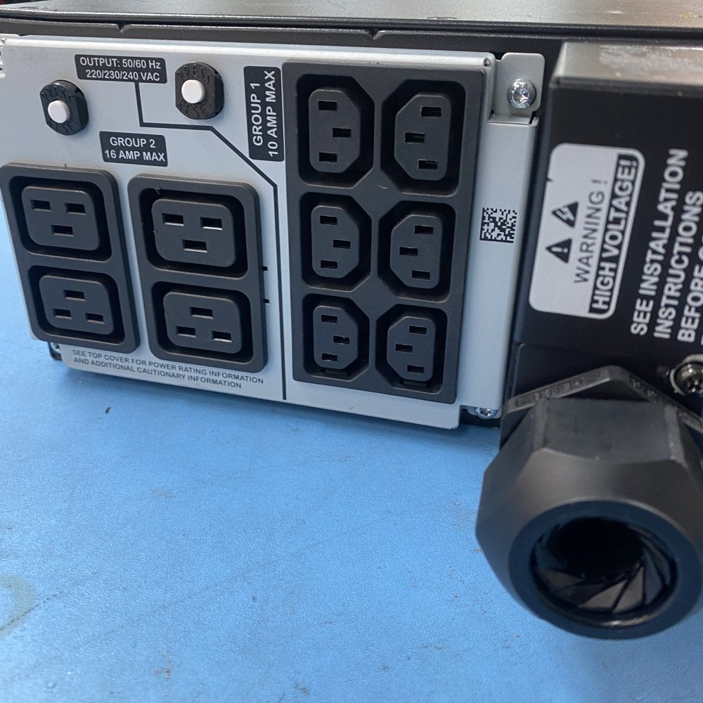 Professional Online Double Conversion UPS 5kVA APC SRT5KRMXLI IEC USB Rack 2U