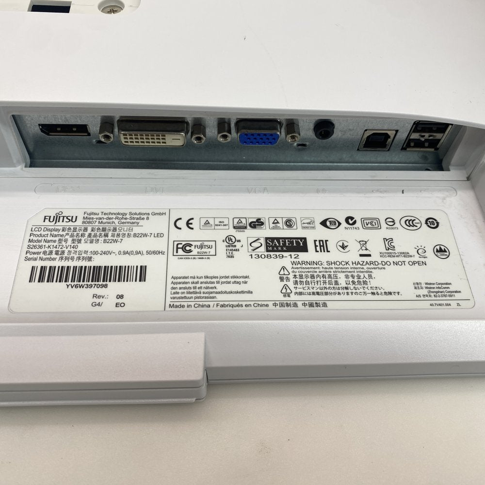 Professional 22in LED Monitor Fujitsu B22W-7 DisplayPort DVI USB VGA